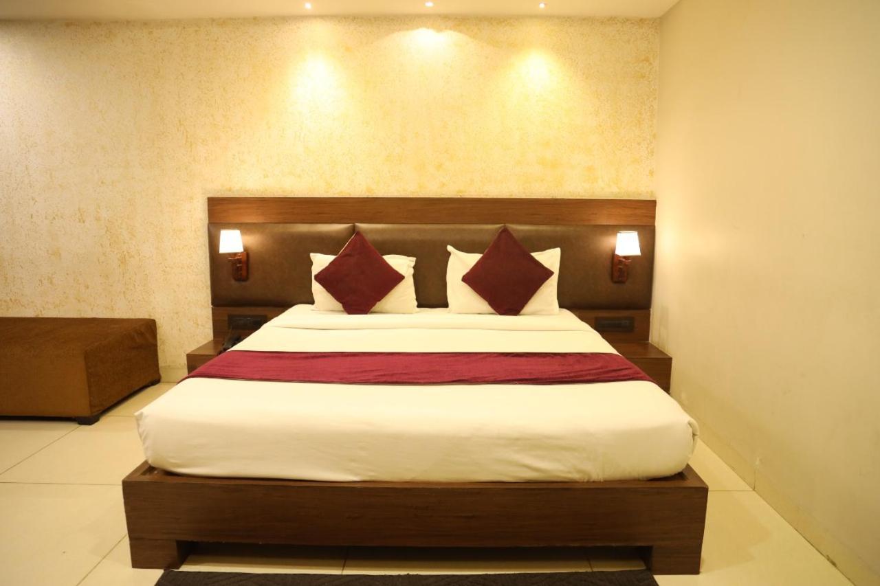 Hotel La Pearl Naiapura 외부 사진