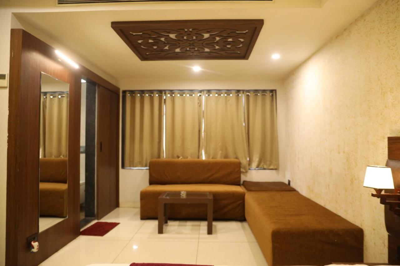 Hotel La Pearl Naiapura 외부 사진